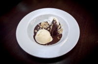 Leroy Cafe | Brownie with vanilla ice cream and almond | Menu24.hu