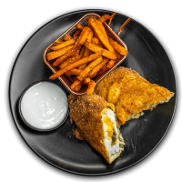 Monkey Burger | Cheddarral es jalapenoval töltött csirkemell | Menu24.hu